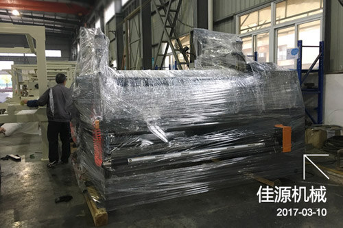 a máquina de revestimento de rolo anilox de fusão a quente foi enviada para o cliente de guangdong