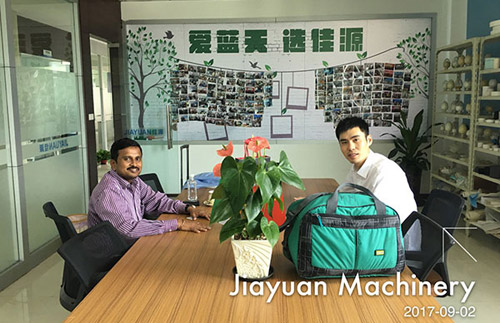 os clientes indianos visitam