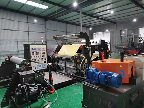 carregamento da máquina de revestimento de material de rolagem à prova dágua butil para cliente do canadá